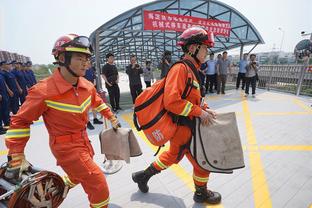 主任请夺冠？丁俊晖上次与奥沙利文英锦赛交手，6比0血洗火箭